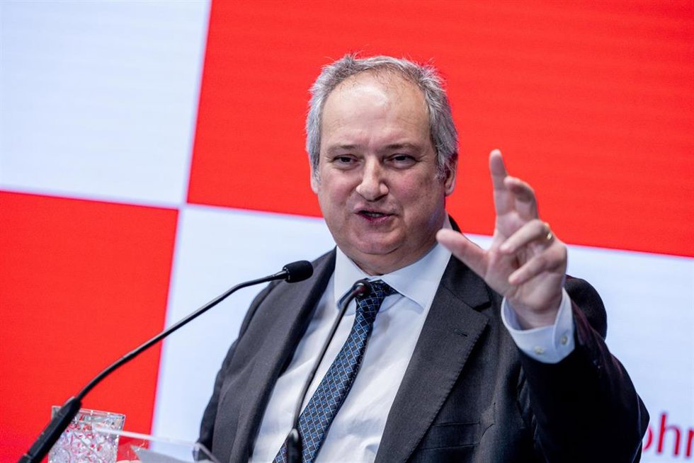 El ministro de Industria y Turismo, Jordi Hereu, interviene durante la presentación de la nueva sede corporativa de la multinacional Johnson & Johnson, a 18 de febrero de 2026, en Pozuelo de Alarcón, Madrid (España). Johnson & Johnson es una multinacion