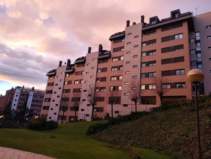 Archivo - Viviendas en la zona de Montecerrao en Oviedo.