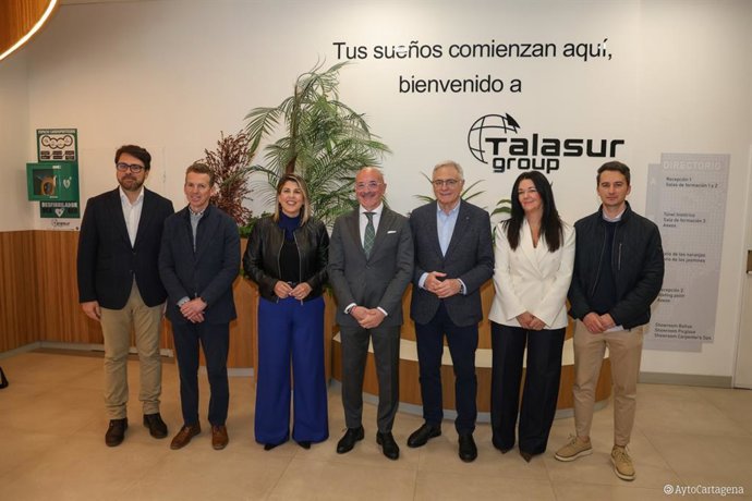 La alcaldesa de Cartagena, Noelia Arroyo, y el alcalde de Torre Pacheco, Pedro Ángel Roca Tornel, han visitado las instalaciones de la empresa Talasur en Balsicas
