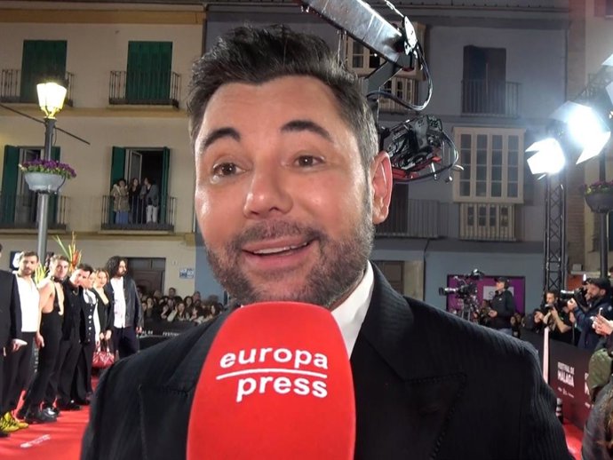 Miguel Poveda confirma con ironía que Isabel Pantoja aún le debe dinero