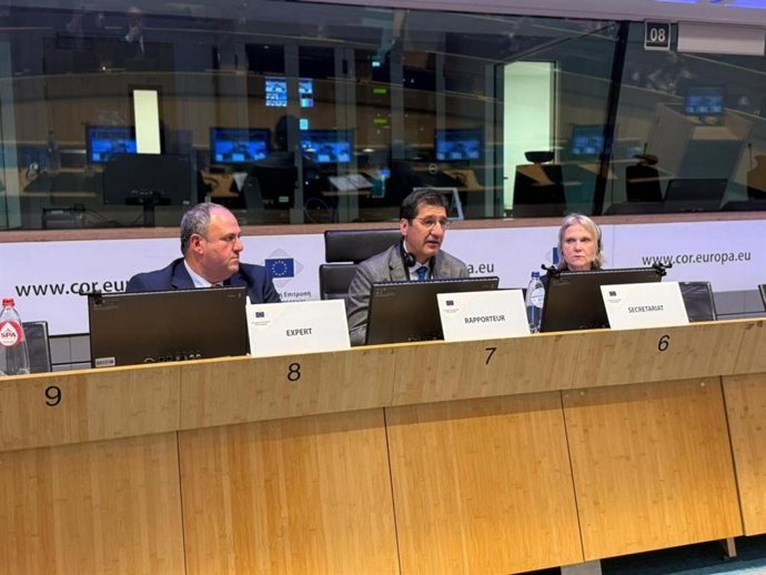 C-LM recoge un centenar de propuestas en Europa al dictamen sobre relevo generacional que está liderando