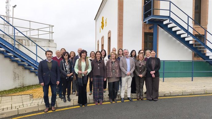 Foto de familia de la segunda mesa de trabajo del Pacto Social del Agua en Huelva
