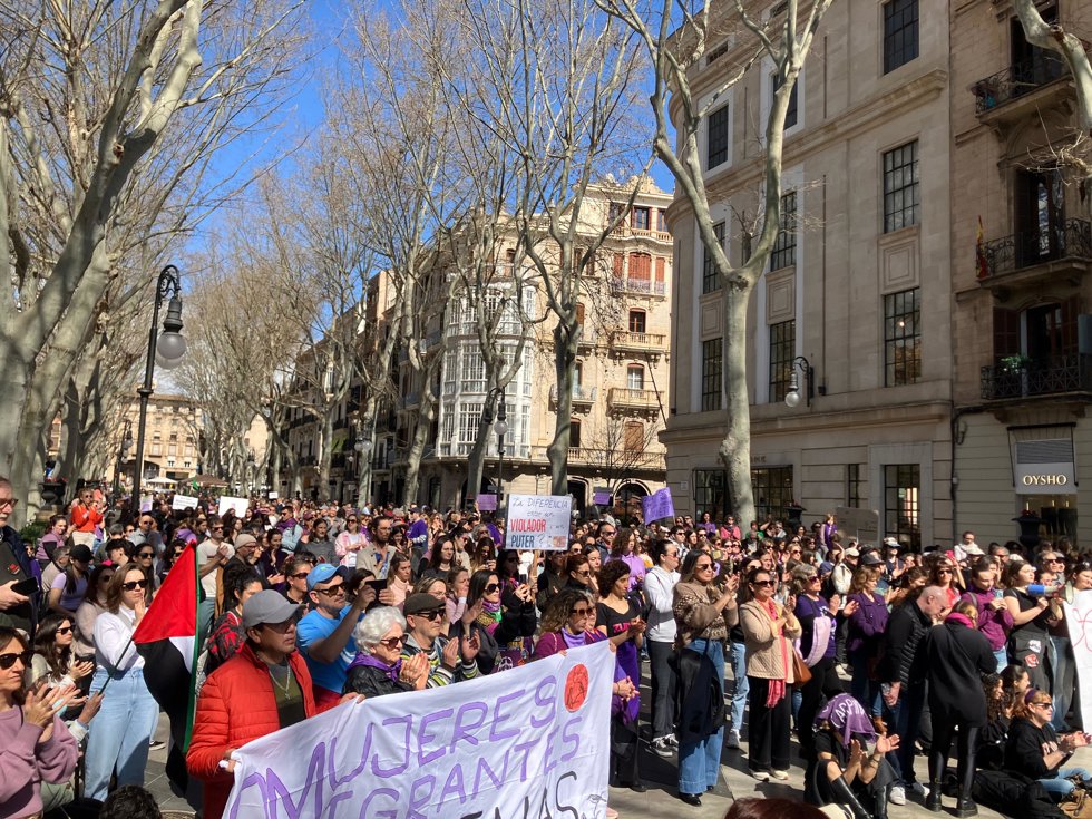 Las manifestantes, a su llegada al Born. 