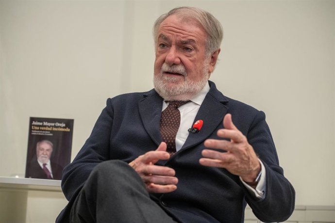 El exministro del Interior Jaime Mayor Oreja durante una entrevista para Europa Press, a 27 de febrero de 2026, en Madrid (España).  