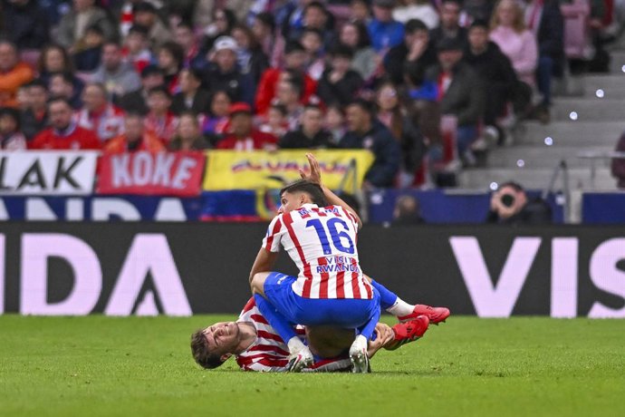 March 7, 2026, Madrid, Madrid, Spain: RODRIGO MENDOZA MARTINEZ-MOYA of Atletico de Madrid gets injured during the EA Sports La Liga soccer match ATLETICO DE MADRID vs.REAL SOCIEDAD DE FUTBOL, held on March 7, 2026, at the Riad Air Metropolitano, Madrid, S