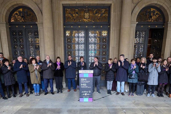 Concentración del Gobierno de Navarra con motivo del 8M, Día Internacional de las Mujeres.
