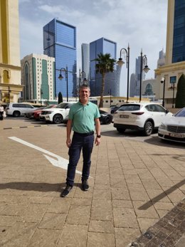 Imagen de archivo del director de Movilidad Internacional de la UGR, Simón Suárez Cuadros, en su estancia en Doha.