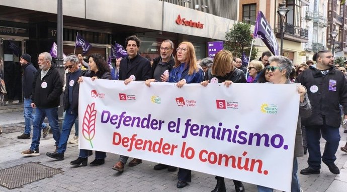 El candidato de la coalición En Común a la Presidencia de la Junta, Juan Gascón, participa en la movilización del 8M en Valladolid