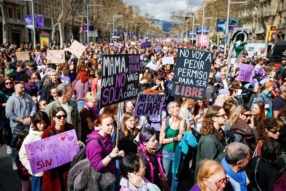 Imagen de la manifestación por el 8M en Barcelona