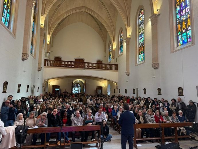 Medio millar de personas asisten a un concierto de góspel para reconocer el papel de las mujeres en la sociedad