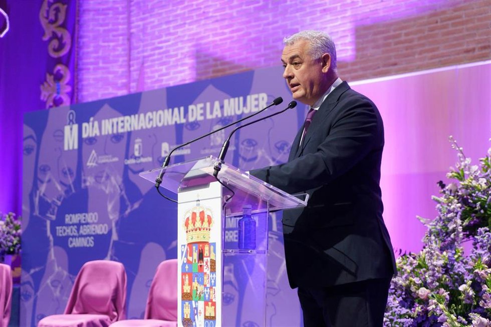Vega reivindica que "la igualdad se construye cada día con el compromiso de toda la sociedad"