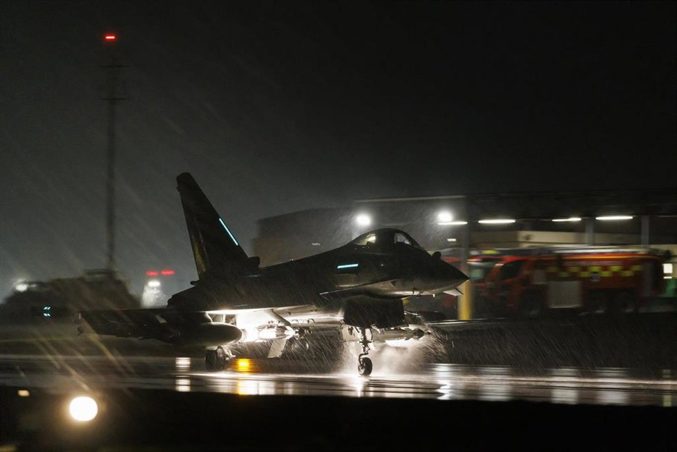 Archivo - Caza británico Typhoon FGR4 en la base militar de Akrotiri, en Chipre (archivo)