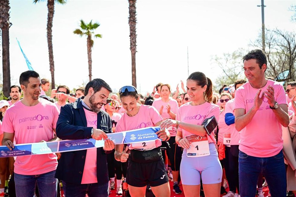 Más de 4.500 personas participan en una carrera para visibilizar el deporte femenino en Palma