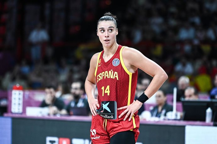 Archivo - June 27, 2025, Piraeus, Greece: 14 Raquel Carrera of Spain plays during the Women's Eurobasket Semi-Finals, match between France and Spain at Peace &amp; Friendship Stadium on June 27, 2025, in Piraeus, Greece.