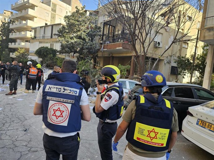 Archivo - Personal de la Estrella de David Roja, Magen David Adom, en Israel (archivo)