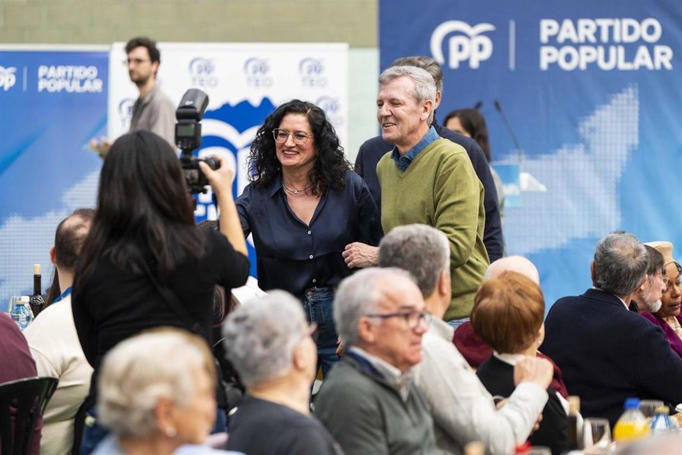 El presidente del PPdeG, Alfonso Rueda, y la alcaldesa de Teo, Lucía Calvo