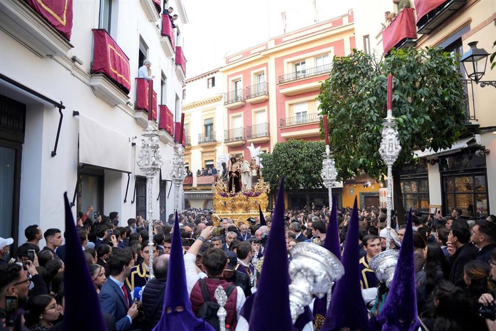 Archivo - Imágenes de la Hermandad de San Benito que hace estación de penitencia este Martes Santo.
