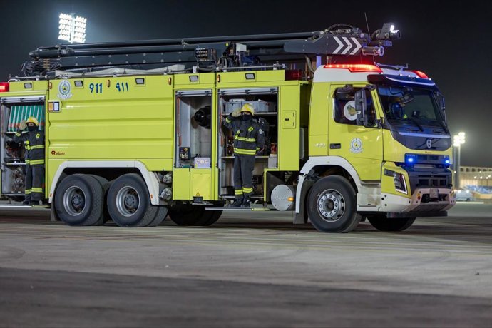 Archivo - Arquivo - Caminhão de bombeiros da Direção de Defesa Civil da Arábia Saudita (arquivo)