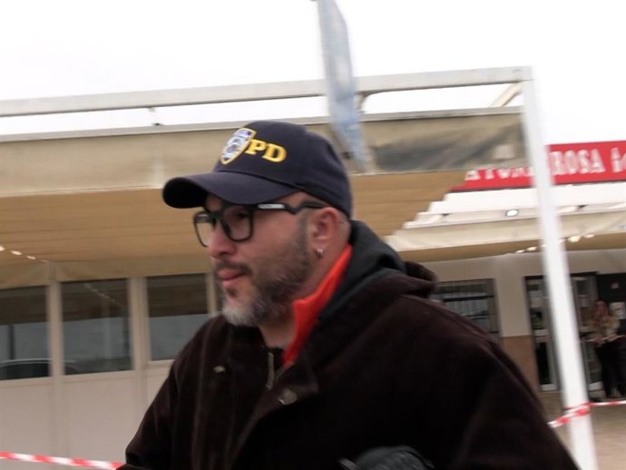 Kiko Rivera saliendo de desayunar en Sevilla. Europa Press