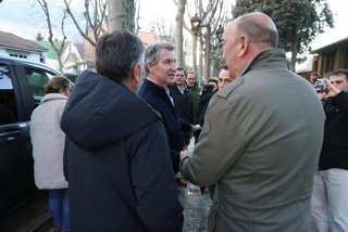 El presidente del PP, Alberto Núñez Feijóo, durante su visita a El Espinar (Segovia).