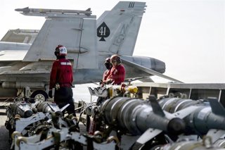 Militares estadounidenses a bordo del portaaeronaves 'USS Abraham Lincoln'