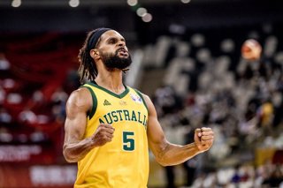 Archivo - Patty Mills celebra la victoria de Australia