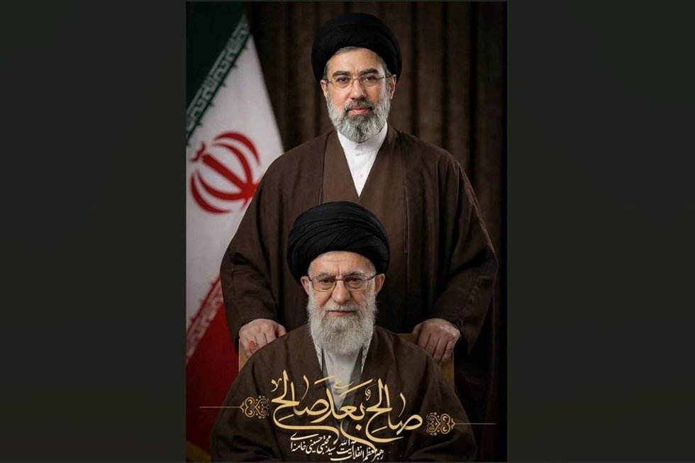 Mojtaba Jamenei junto a su padre, Alí Jamenei