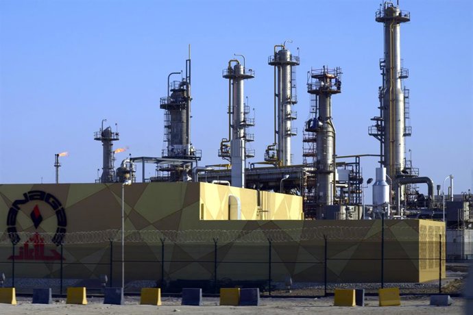 Archivo - Refinería en Bahréin (archivo)