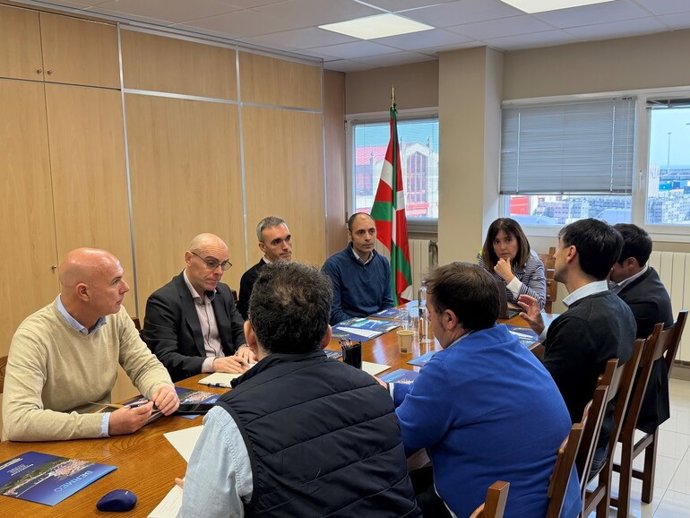 Reunión en el puerto de Bermeo