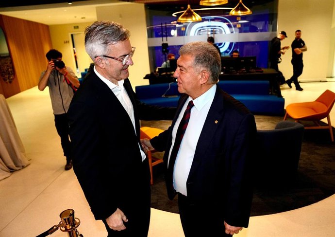 Los candidatos a la presidencia del FC Barcelona Víctor Font y Joan Laporta antes del debate organizado por el Grupo Godó