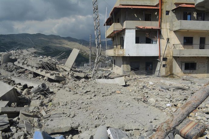 Daños materiales tras varios bombardeos del Ejército de Israel contra Meidun, en Líbano (archivo)