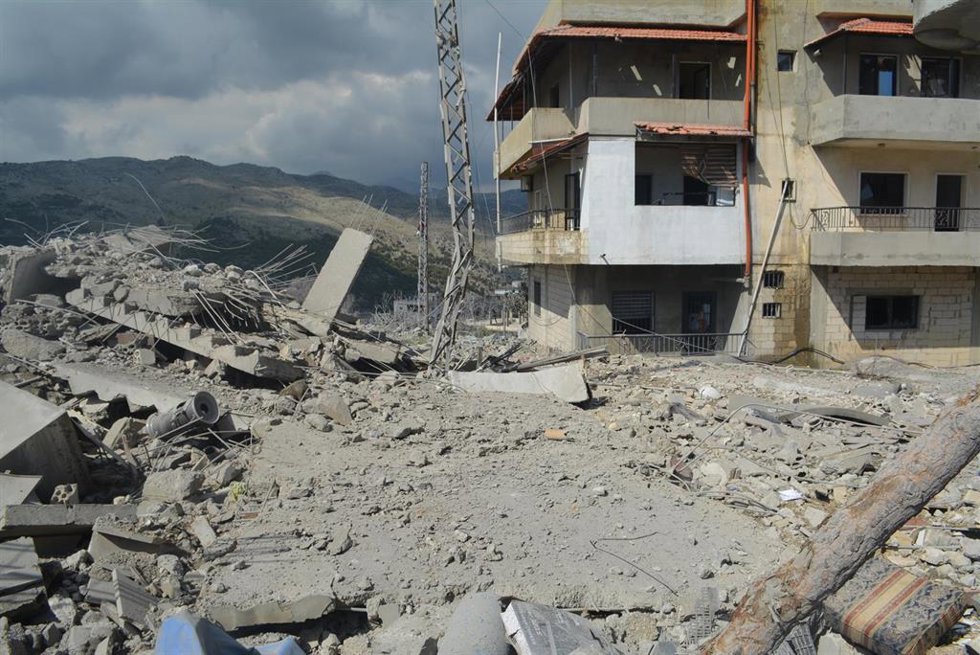 Daños materiales tras varios bombardeos del Ejército de Israel contra Meidun, en Líbano (archivo)