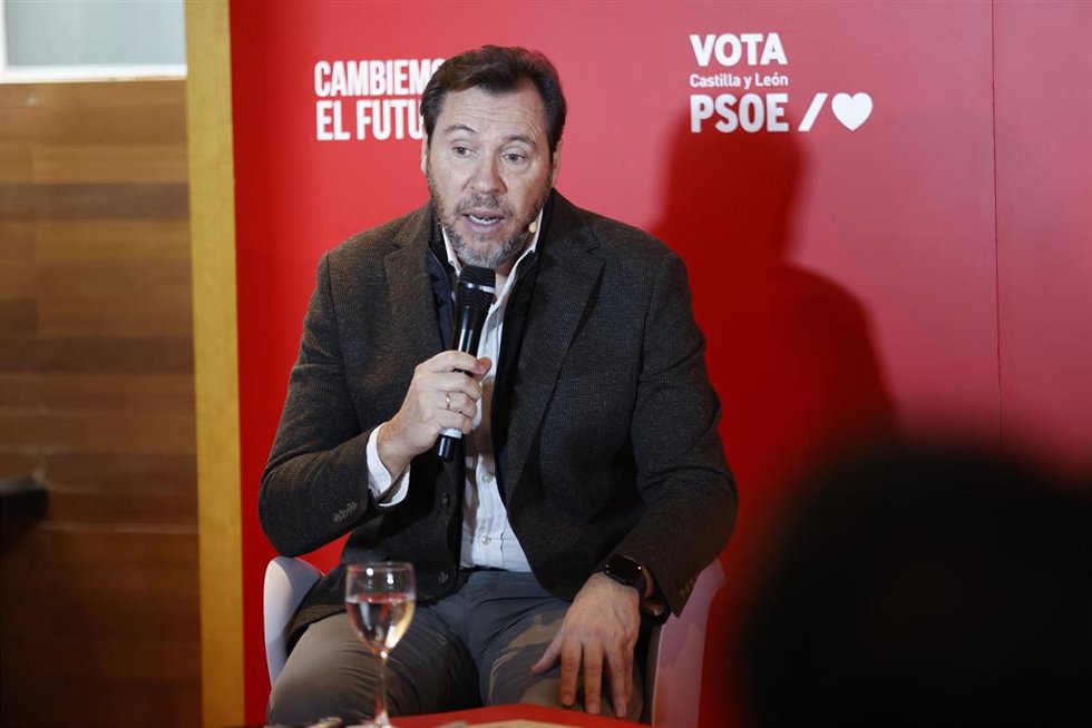 El ministro de Transportes y Movilidad, Óscar Puente, participa en un Desayuno Informativo, a 9 de marzo de 2026, en Soria, Castilla y León (España).