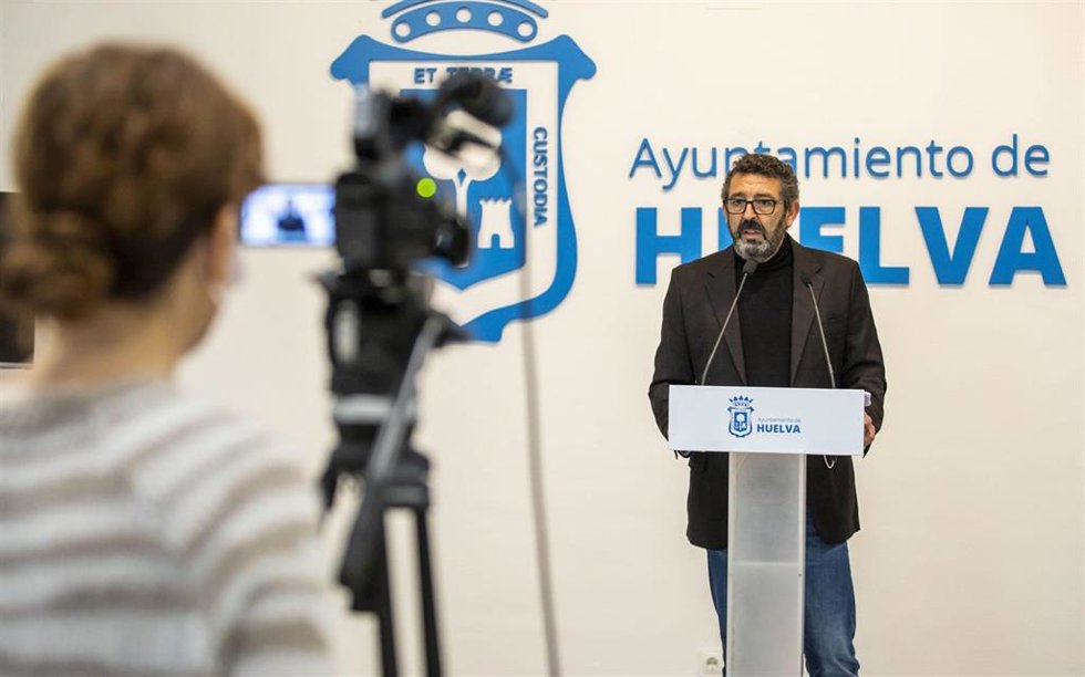 Archivo - El que fuera concejal de Movilidad y Seguridad Ciudadana del Ayuntamiento de Huelva, Luis Albillo, en una imagen de archivo.