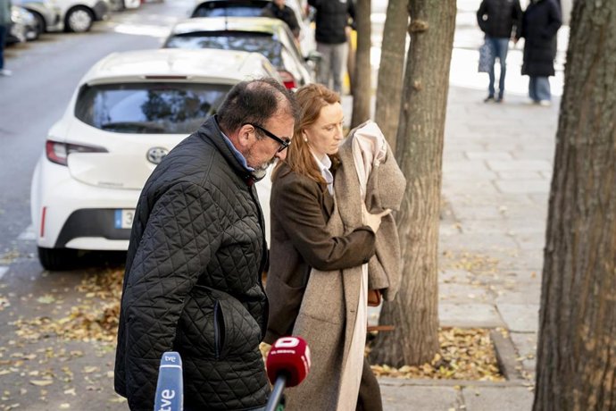 Archivo - El exasesor Koldo García y su abogada Leticia de la Hoz a su llegada al Tribunal Supremo, a 27 de noviembre de 2025, en Madrid (España). 