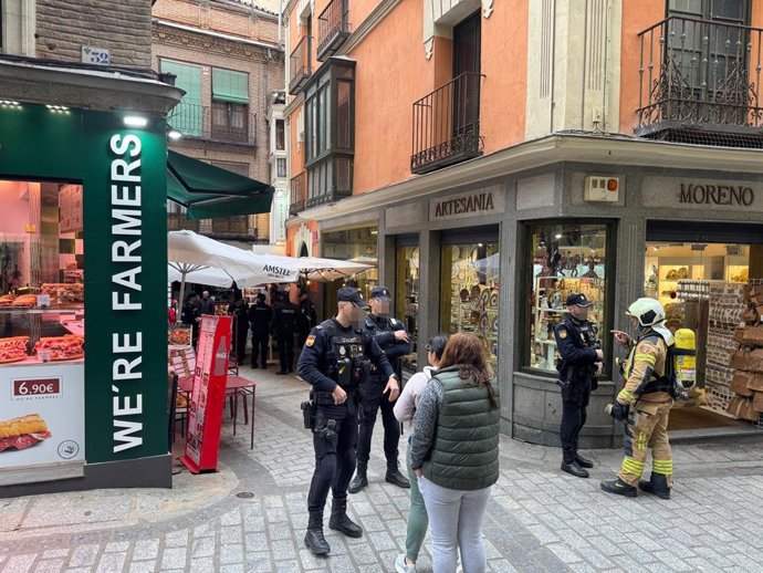 Una estufa origina un incendio en un bloque de pisos de la calle Sierpe de Toledo sin causar heridos