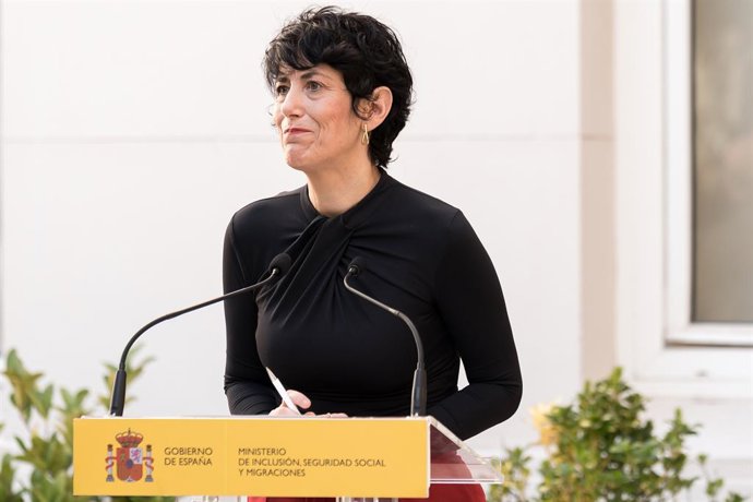 La ministra de Inclusión, Seguridad Social y Migraciones, Elma Saiz,  durante una reunión de trabajo, en la sede del Ministerio, a 26 de febrero de 2026, en Madrid (España). La reunión se enmarca en la semana en que se conmemora el Día Mundial de las Enfe