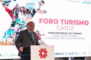 El consejero de Turismo y Andalucía Exterior de la Junta de Andalucía, Arturo Bernal, en un foro de turismo de la provincia de Cádiz.
