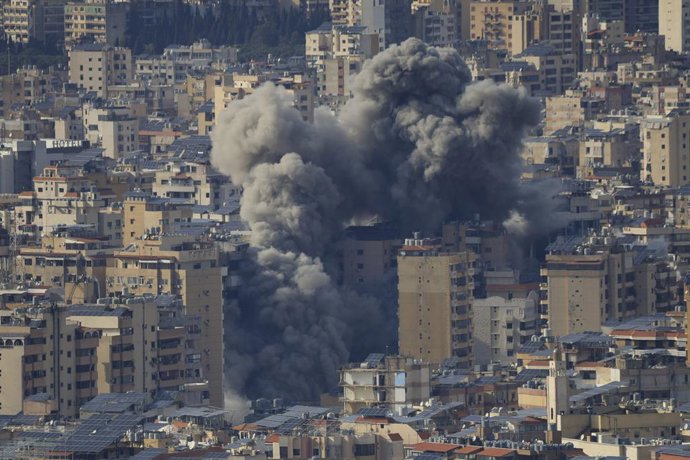 6 de março de 2026, Beirute, Beirute, Líbano: Os ataques aéreos israelenses continuaram pelo segundo dia consecutivo nos subúrbios ao sul de Beirute, com mais de 30 ataques registrados após a evacuação de milhares de residentes da área, em resposta aos al