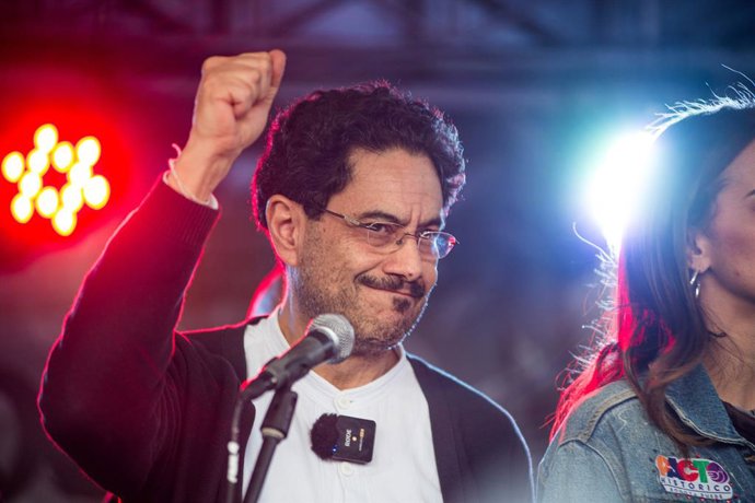 Iván Cepeda denuncia ante la CIDH la "persecución política" de Uribe para influir en las elecciones