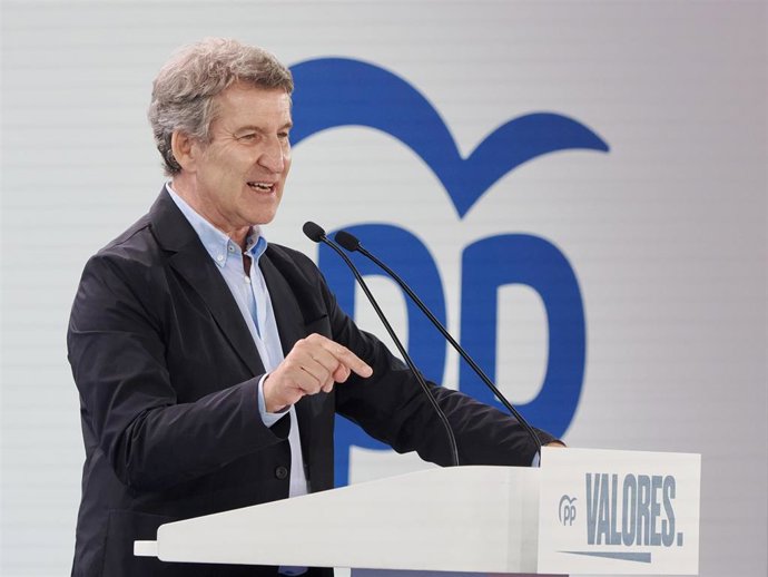 Archivo - El presidente del PP, Alberto Núñez Feijóo, durante la campaña interna ante la celebración del Congreso del PP, a 30 de mayo de 2025, en Valladolid, Castilla y León (España). 