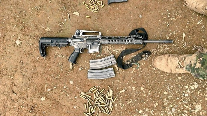 El Ejército de Ecuador detiene a un líder de disidencias de las FARC y a diez integrantes ecuatorianos