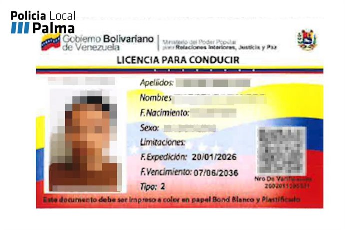 Pillan a un motorista conduciendo con un carné falso.