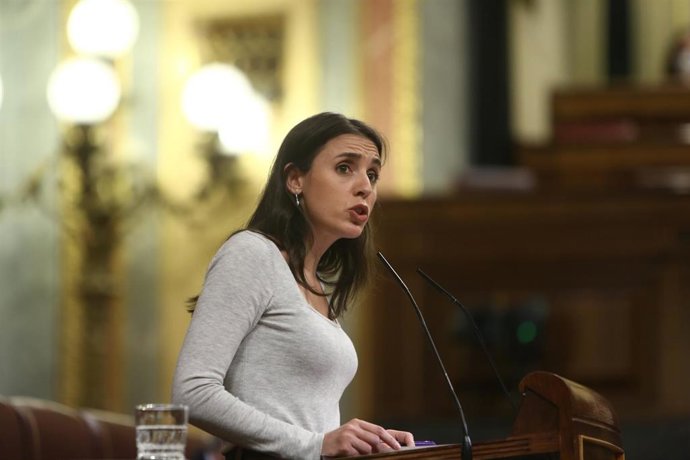 Archivo - La ministra de Igualdad, Irene Montero, interviene durante una sesión plenaria en el Congreso de los Diputados, en Madrid (España), a 2 de diciembre de 2020. 