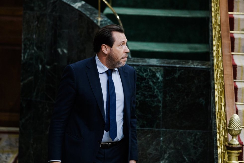 El ministro de Transportes y Movilidad Sostenible, Óscar Puente, durante una sesión plenaria, en el Congreso de los Diputados, a 9 de diciembre de 2025, en Madrid (España).