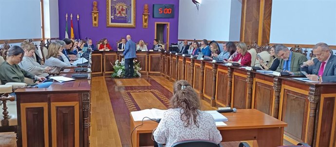 Pleno extraordinario en el que se ha ratificado el acuerdo con Aqualia