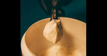 El truco casero recomendado por un ingeniero químico que deja la freidora de aire como nueva