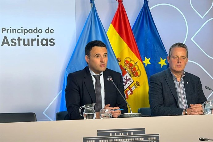 Los consejeros de Hacienda, Guillermo Peláez y de Medio Rural, Marcelino Marcos Líndez.