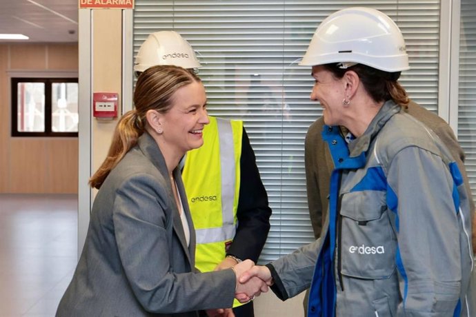 Prohens visita la central térmica de ciclo combinado de Cas Tresorer