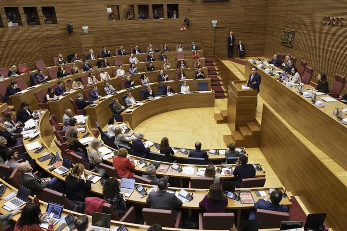 El president de la Generalitat, Juanfran Pérez Llorca, durante una sesión de control, en Les Corts Valencianes, a 5 de marzo de 2026, en Valencia, Comunidad Valenciana (España)
